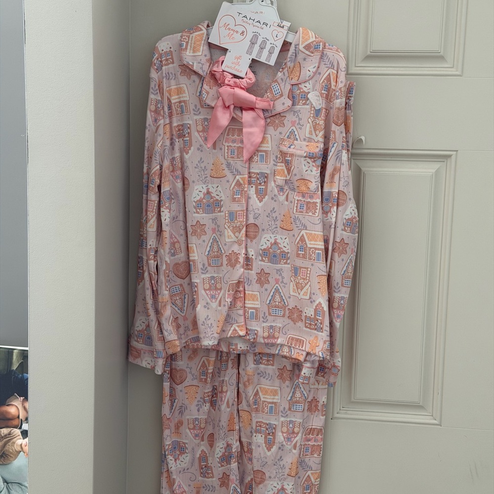 Tahari women's mommy and me pajama set Gingerbread houses
